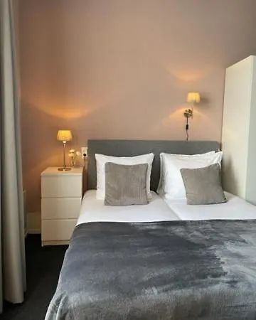 Hotel De La Ruine 2*